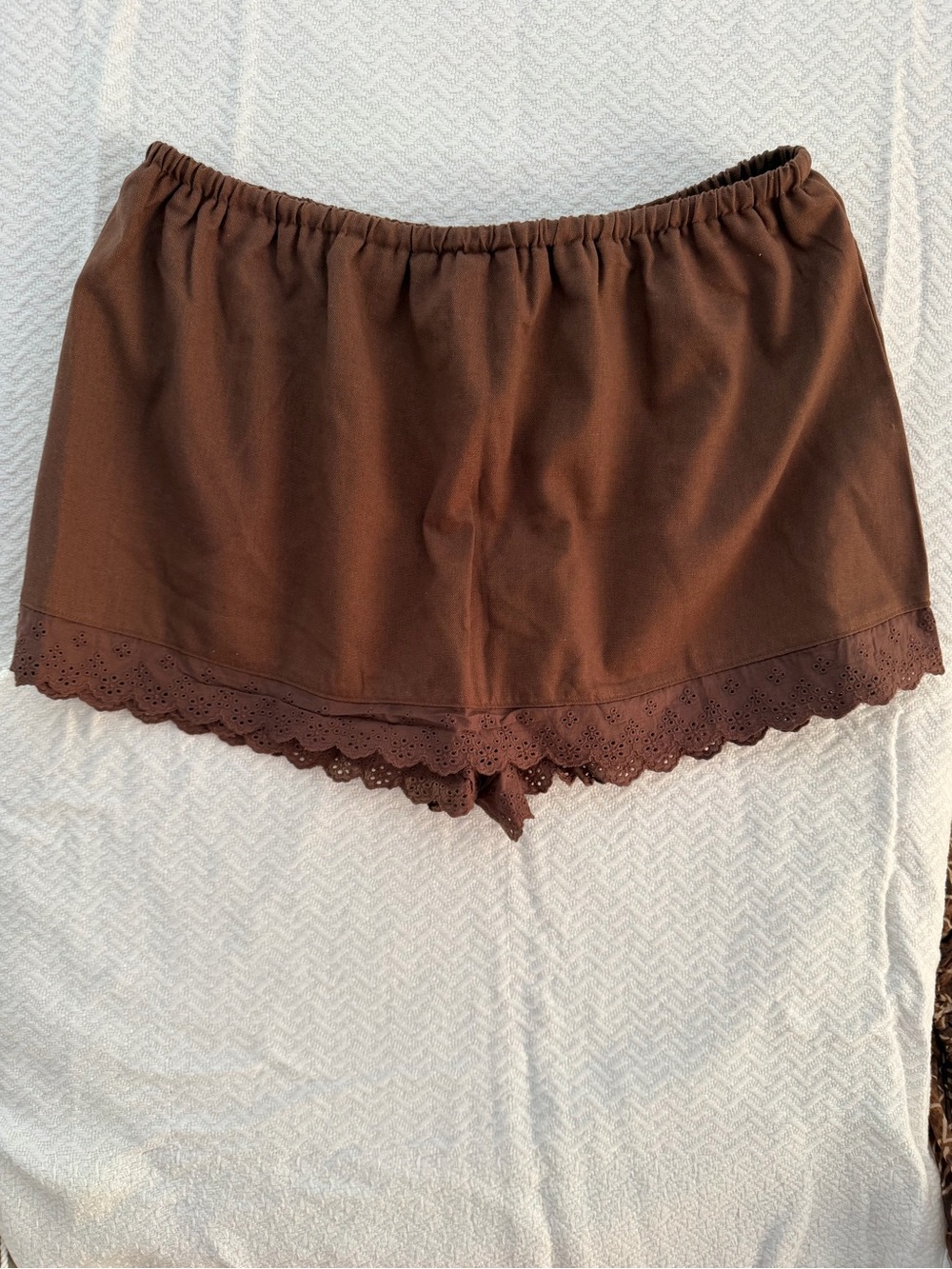 Le Lis Cream Brown Scalloped Hem Skort - Picture 4 of 7